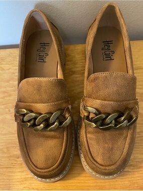 Corky’s Hey Girl, Not Literally Tan Loafers with Bronze Gold Chain, Women’s Sz 9